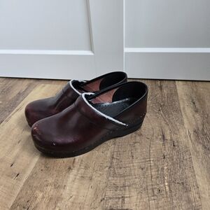 Dansko Womens Burgundy Size 39 Clogs